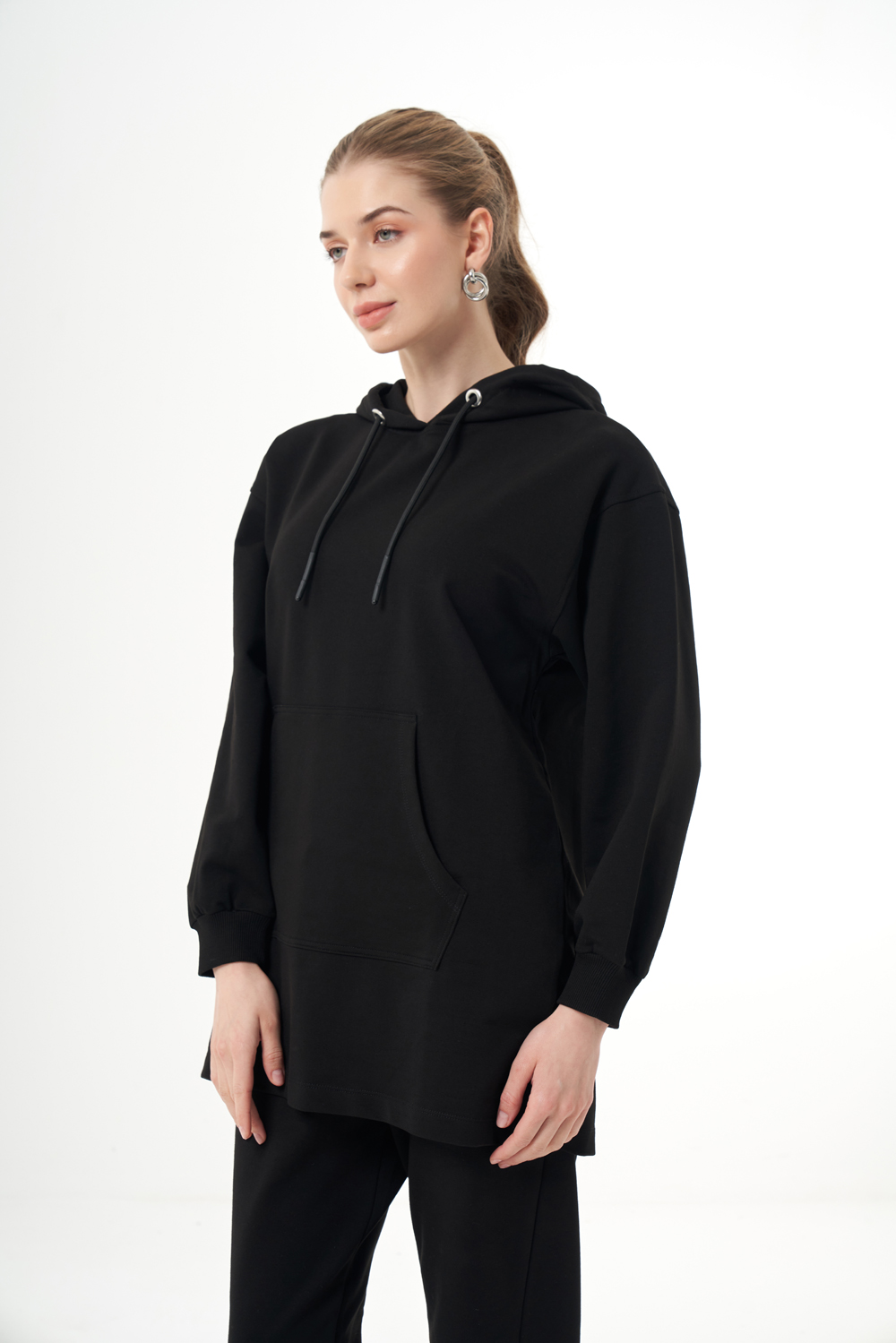 Mizalle Kapüşonlu Kanguru Cepli Siyah Sweatshirt