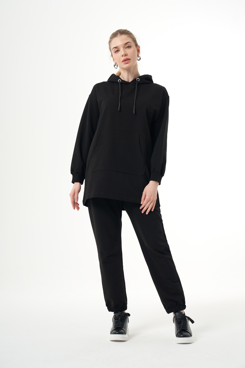Mizalle Kapüşonlu Kanguru Cepli Siyah Sweatshirt