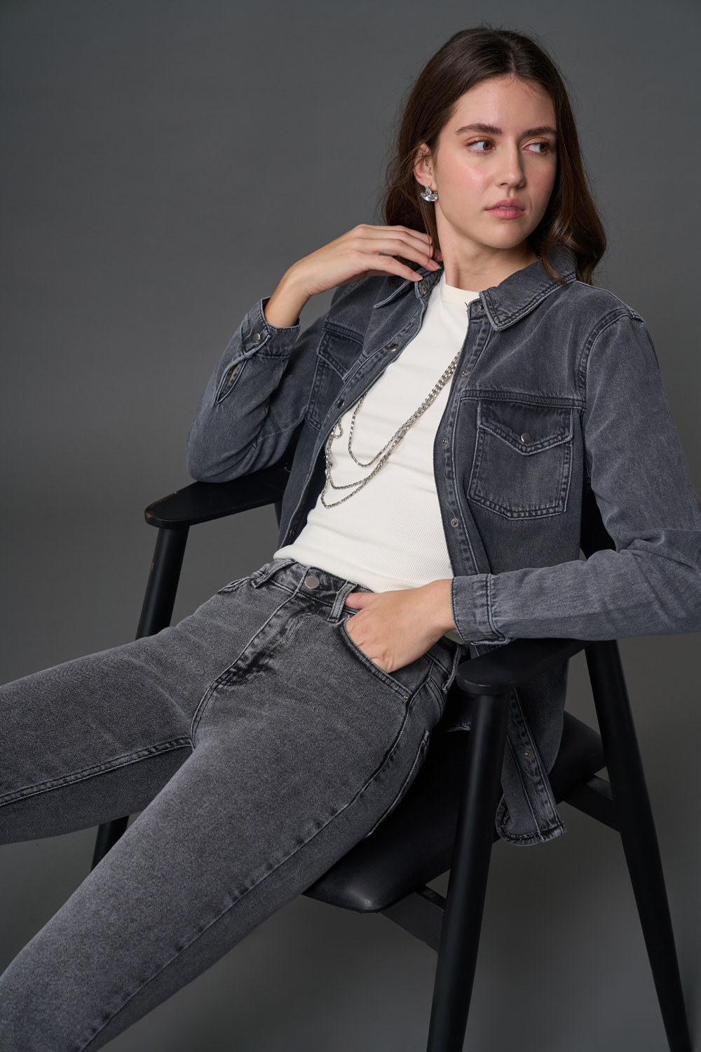 Mizalle Dar Kesim Kesik Paçalı Mom Fit Gri Denim Pantolon