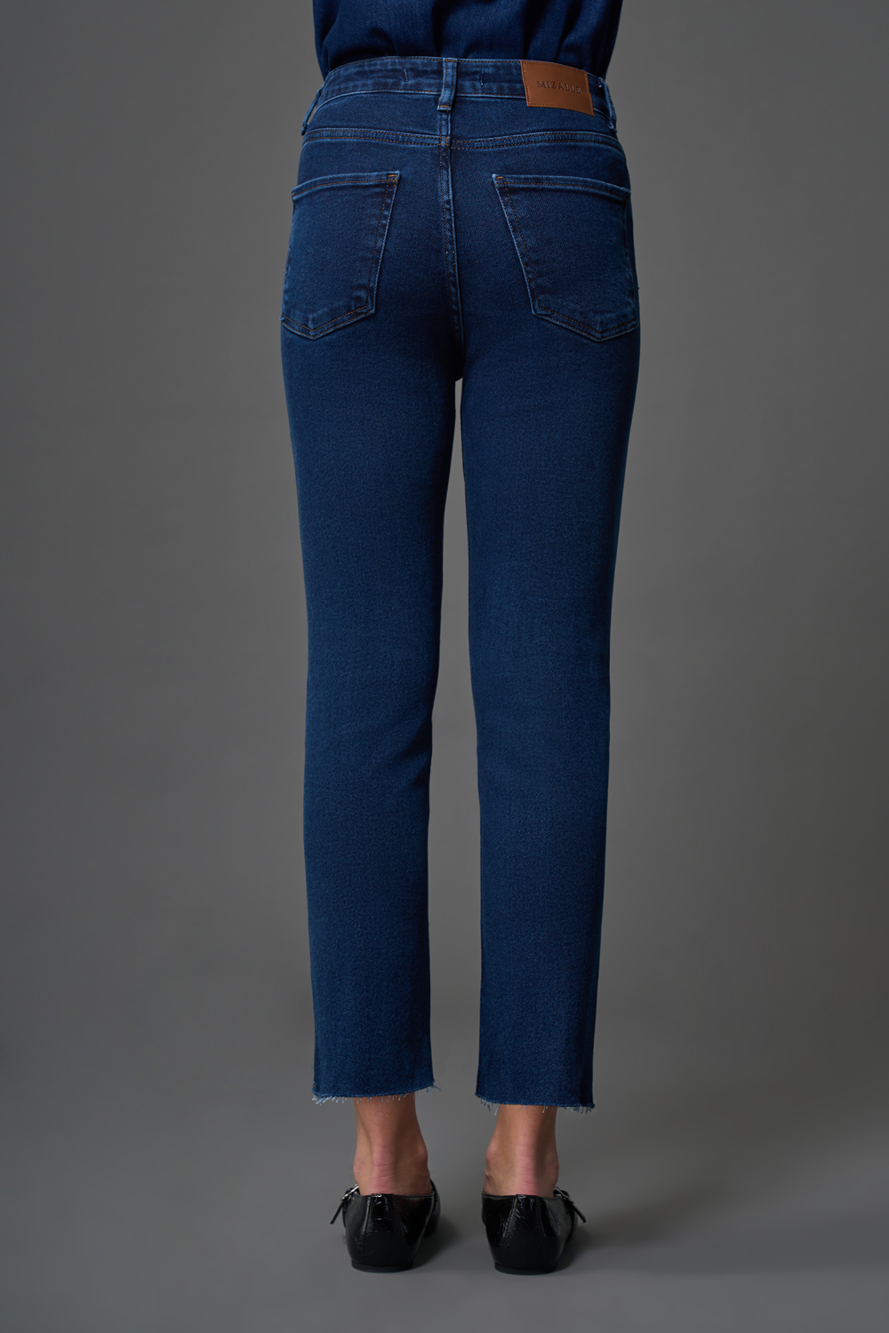 Mizalle Dar Kesim Kesik Paçalı Mom Fit İndigo Mavi Denim Pantolon