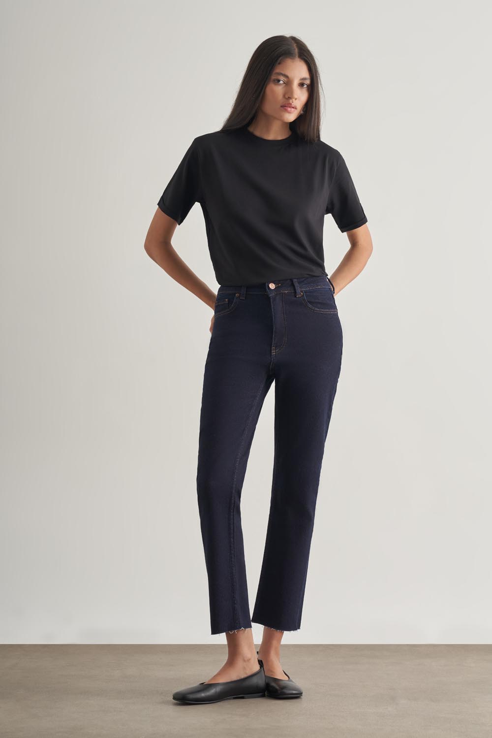 Mizalle Dar Kesim Kesik Paçalı Mom Fit Lacivert Denim Pantolon