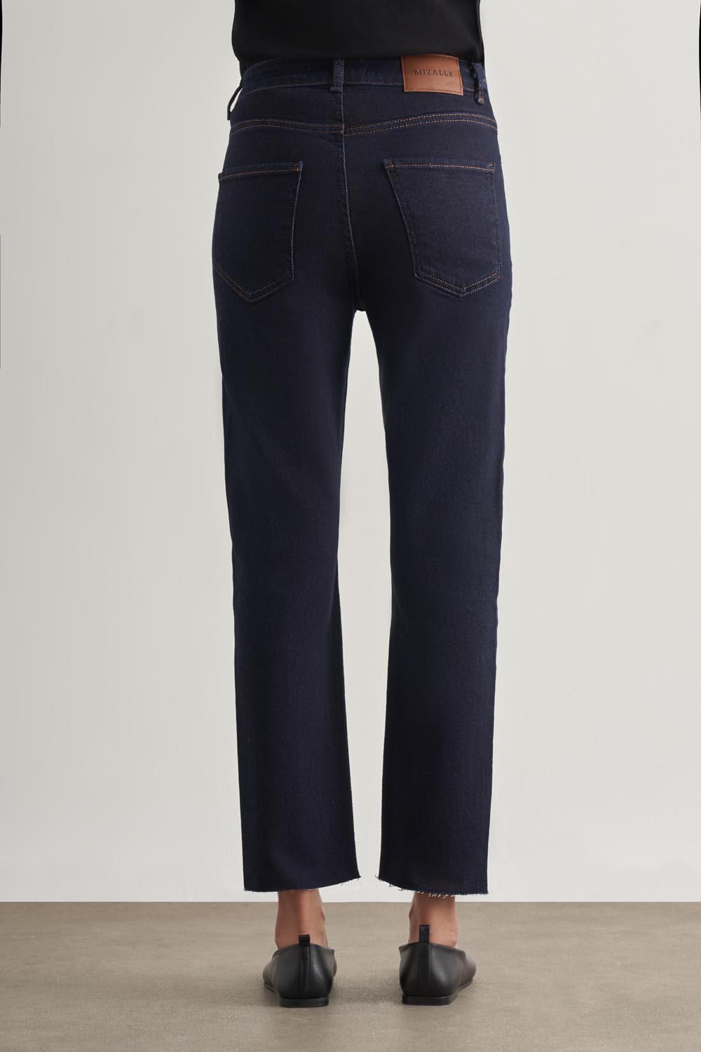 Mizalle Dar Kesim Kesik Paçalı Mom Fit Lacivert Denim Pantolon