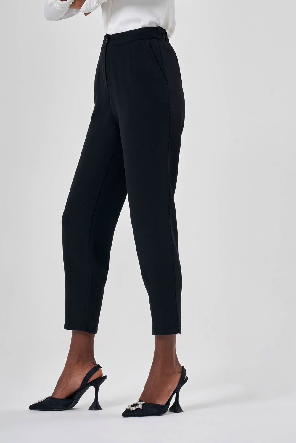 Mizalle Keten Dokulu Fit Siyah Pantolon
