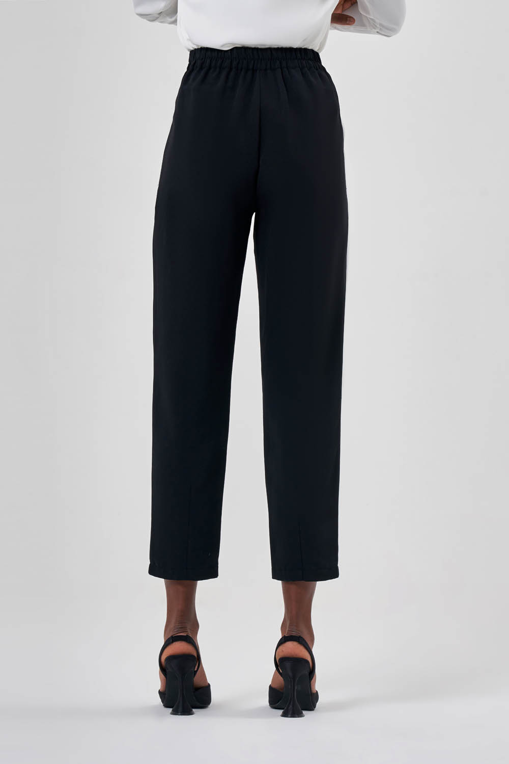 Mizalle Keten Dokulu Fit Siyah Pantolon