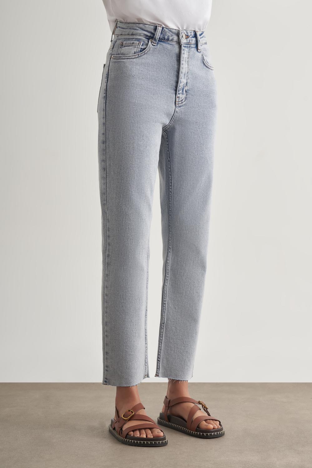Mizalle Dar Kesim Kesik Paçalı Mom Fit Kar Mavi Denim Pantolon