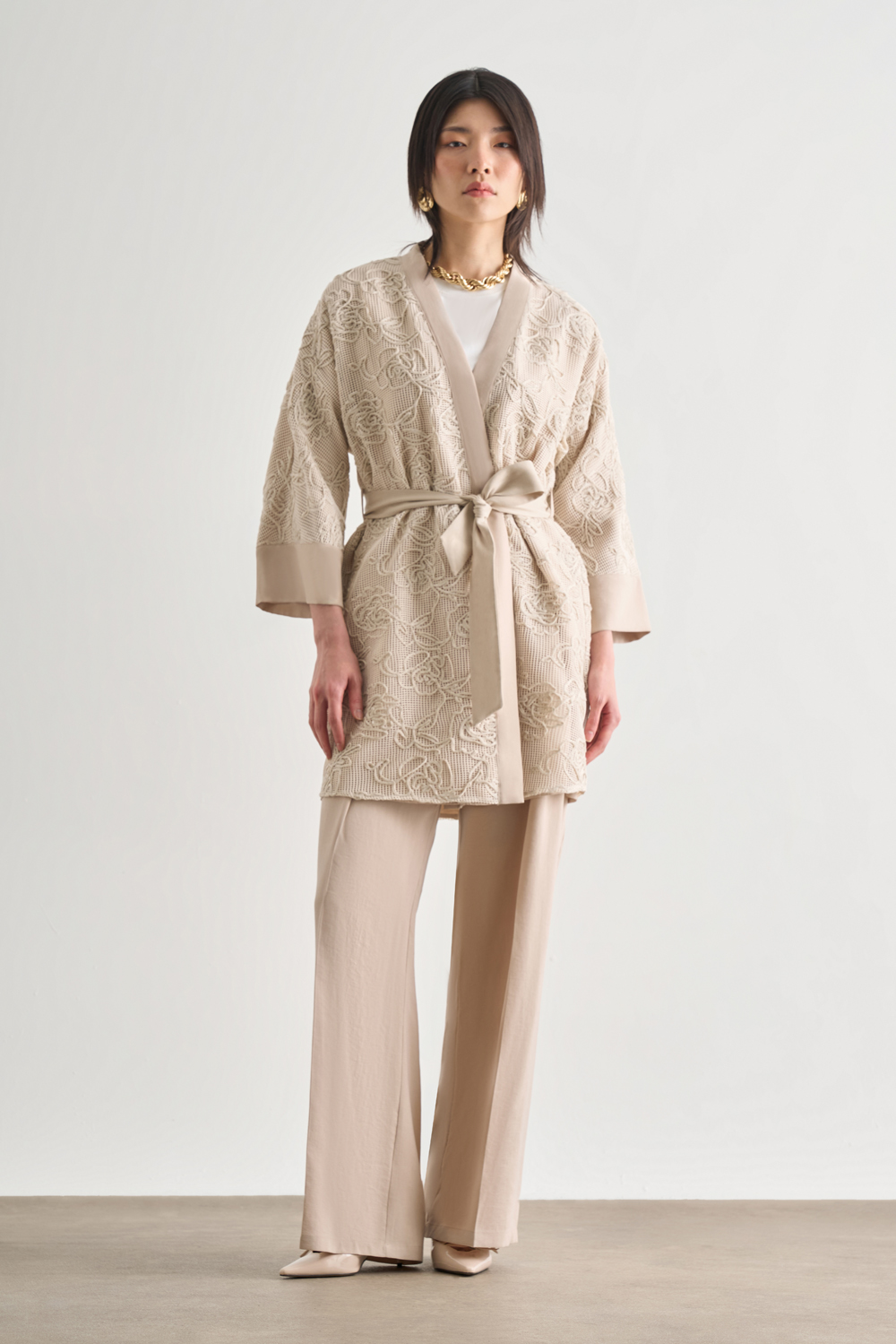 Mizalle Örgü Nakışlı Bej Rengi Premium Kimono Ceket