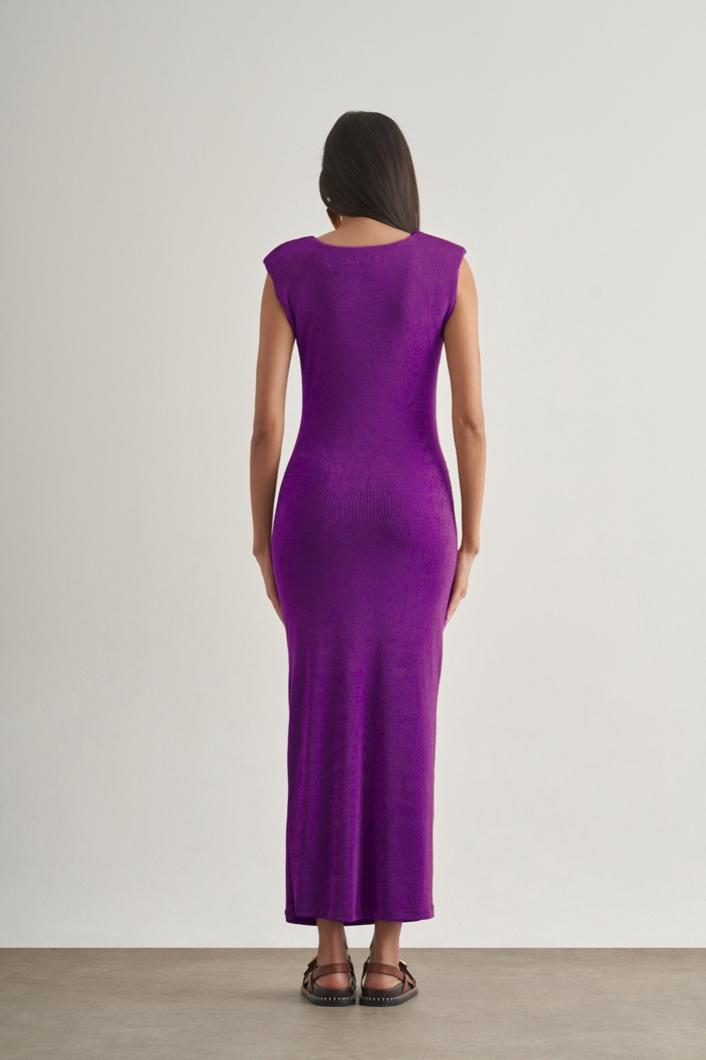 Mizalle Yan büzgü Detaylı Vatkalı Uzun Kolsuz Mor Bodycon Elbise