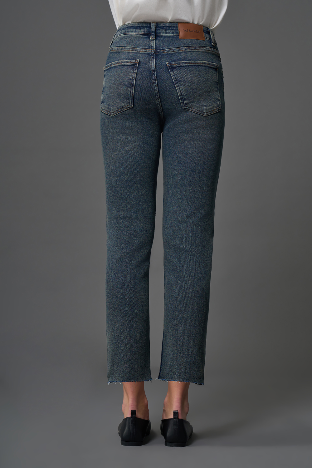 Mizalle Dar Kesim Taş İşli Lacivert Straight Fit Denim Pantolon