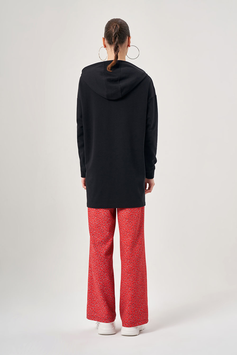 Mizalle İnci İşlemeli Kapüşonlu Siyah Sweatshirt