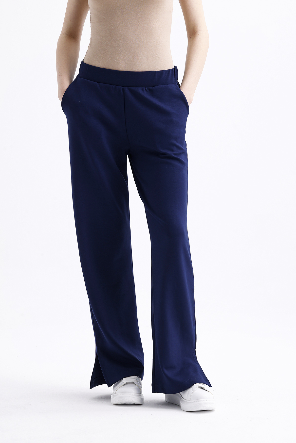 Mizalle Paçası Yırtmaçlı Pamuklu Lacivert Jogger Pantolon