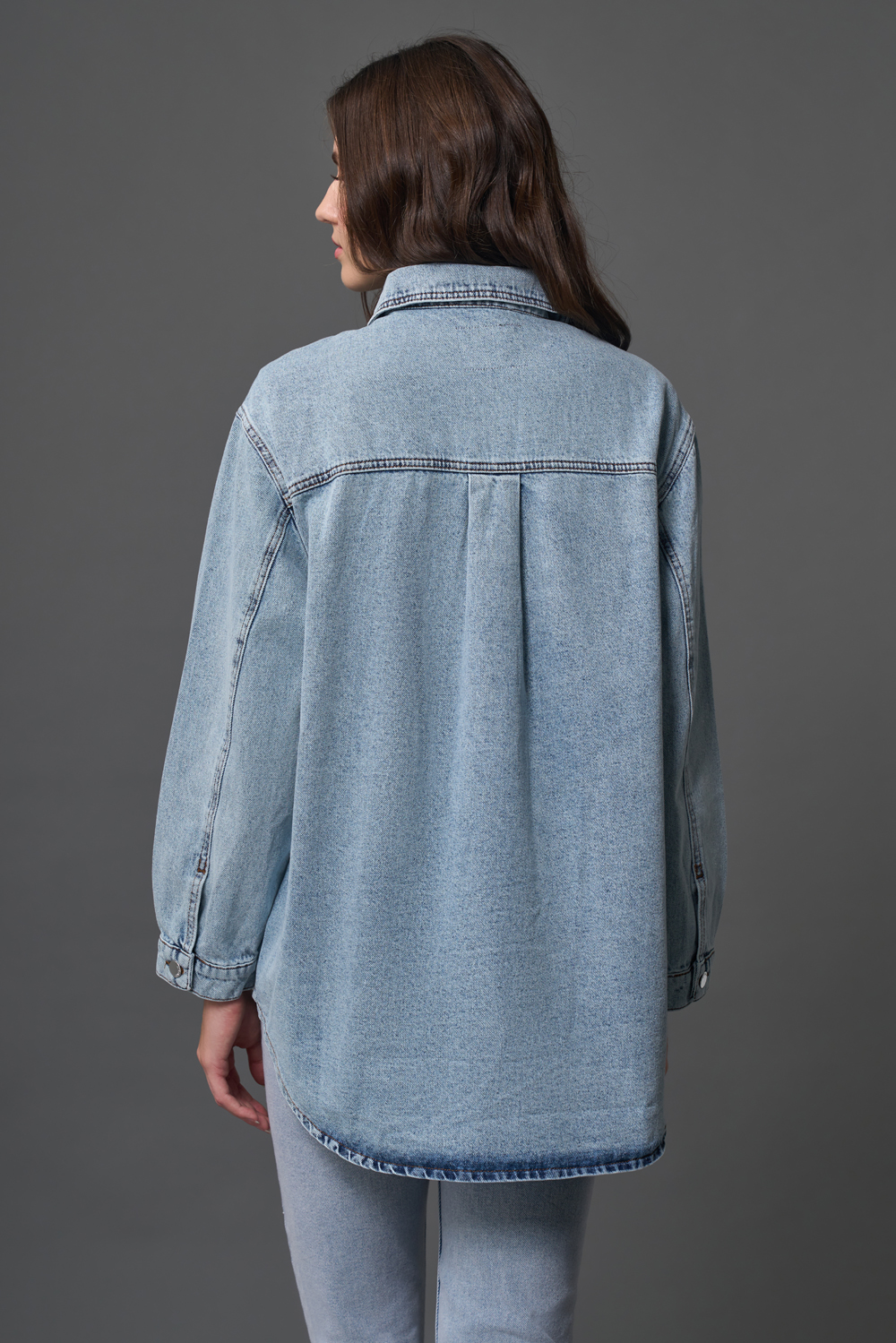 Mizalle Tek Cepli Rahat Kesimli Uzun Açık Mavi Denim Gömlek