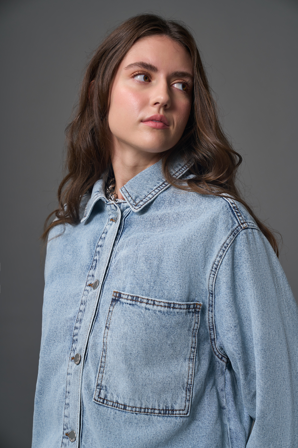 Mizalle Tek Cepli Rahat Kesimli Uzun Açık Mavi Denim Gömlek