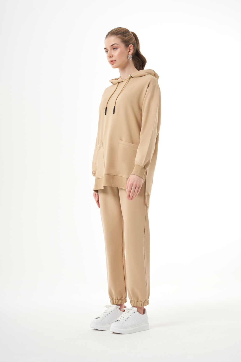 Mizalle Kapüşonlu Torba Cepli Bej Rengi Sweatshirt