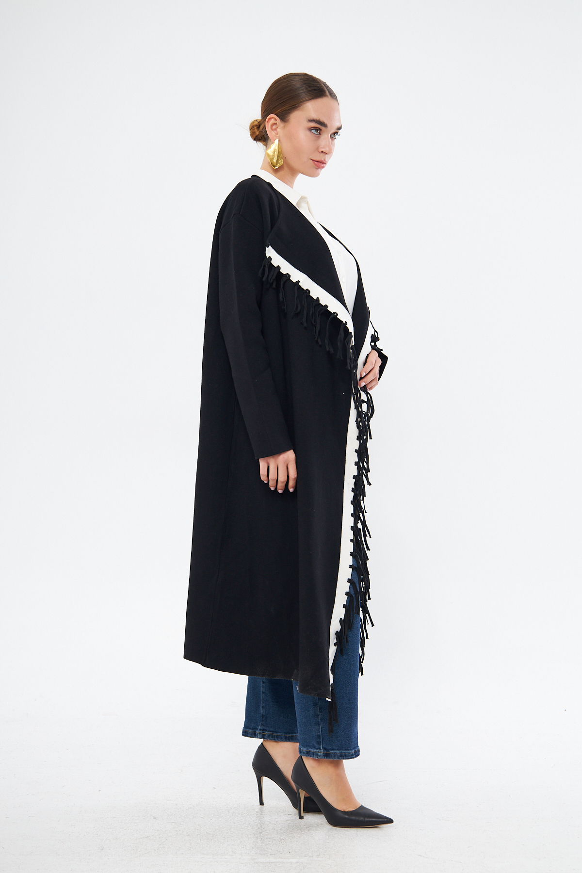 Mizalle Beyaz Örgü Detaylı Siyah Uzun Oversize Hırka