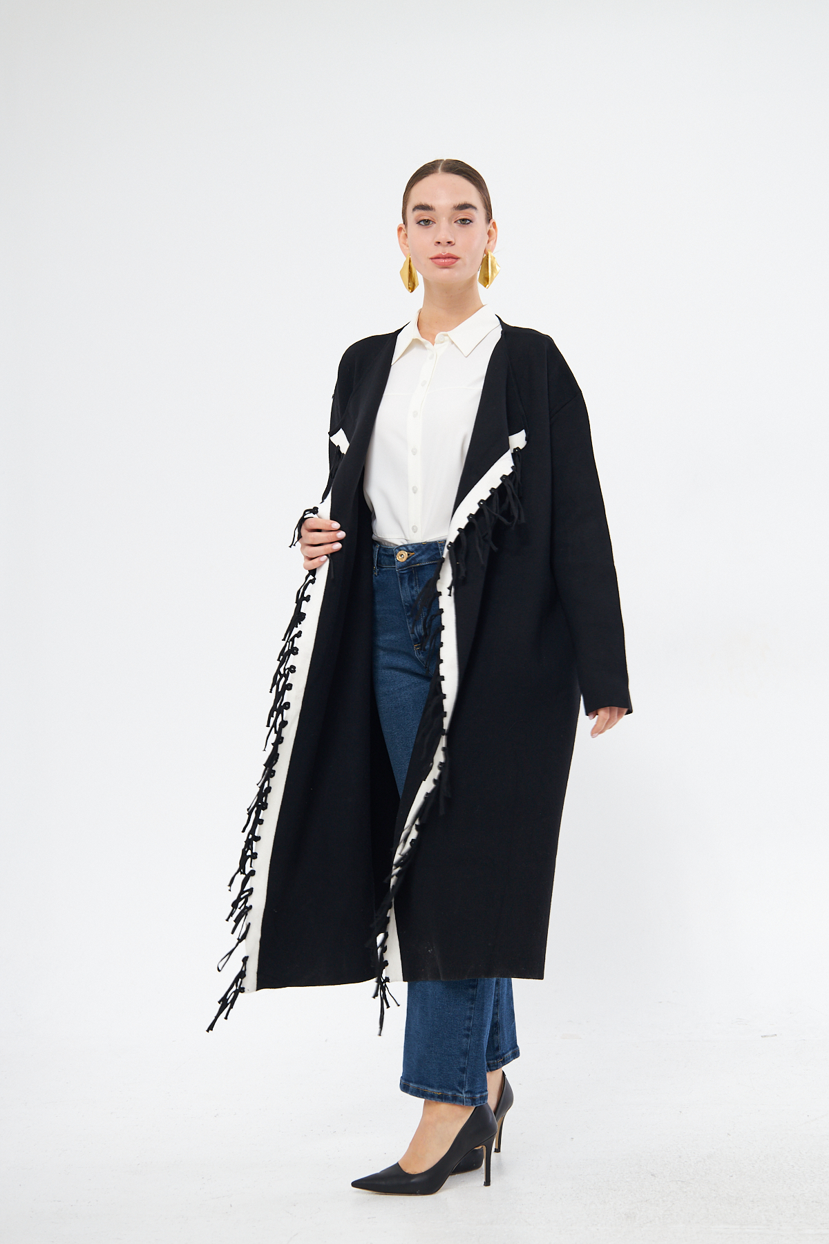 Mizalle Beyaz Örgü Detaylı Siyah Uzun Oversize Hırka