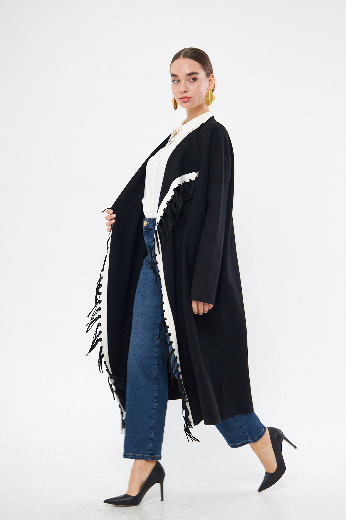 Mizalle Beyaz Örgü Detaylı Siyah Uzun Oversize Hırka