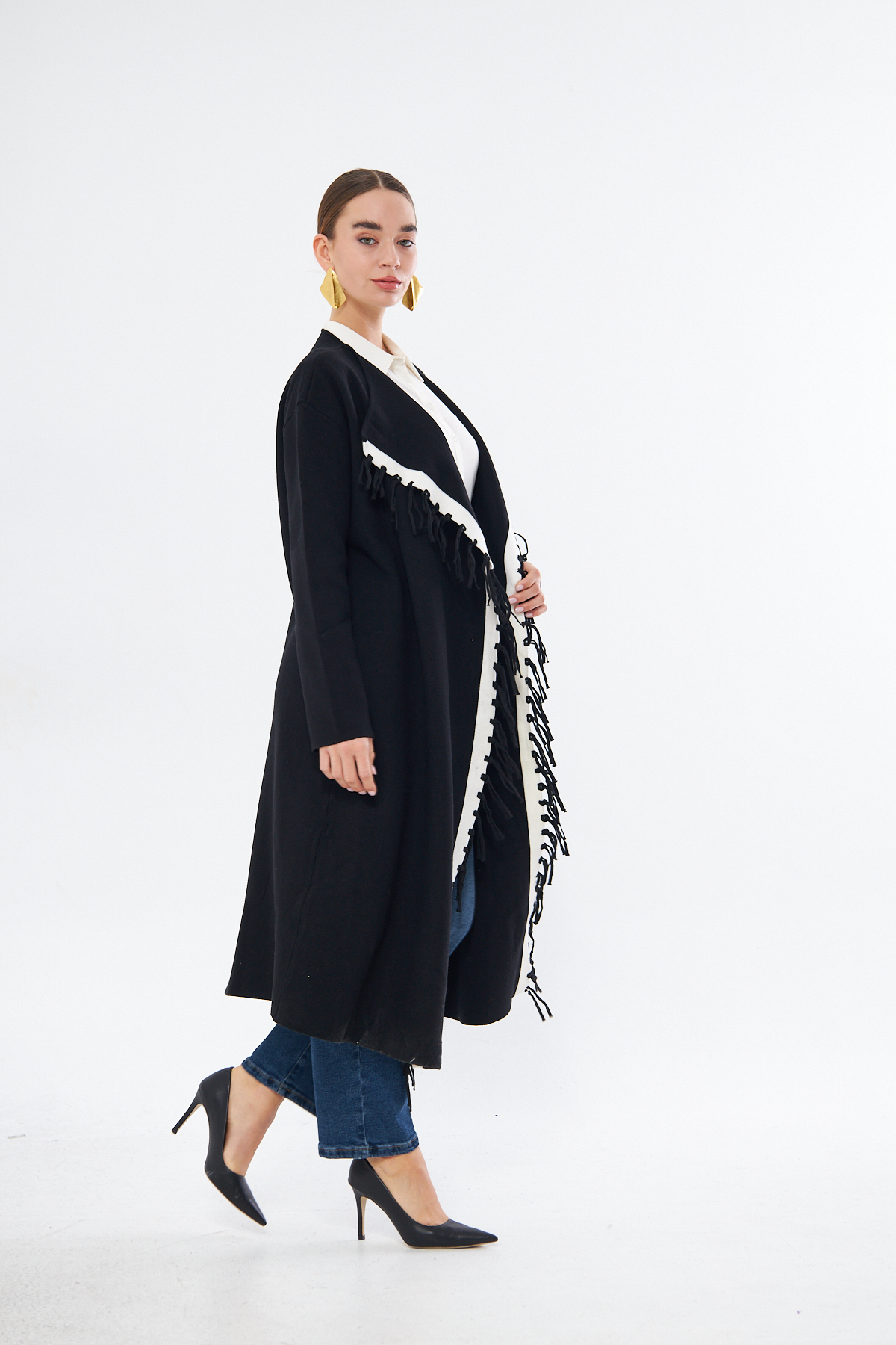 Mizalle Beyaz Örgü Detaylı Siyah Uzun Oversize Hırka