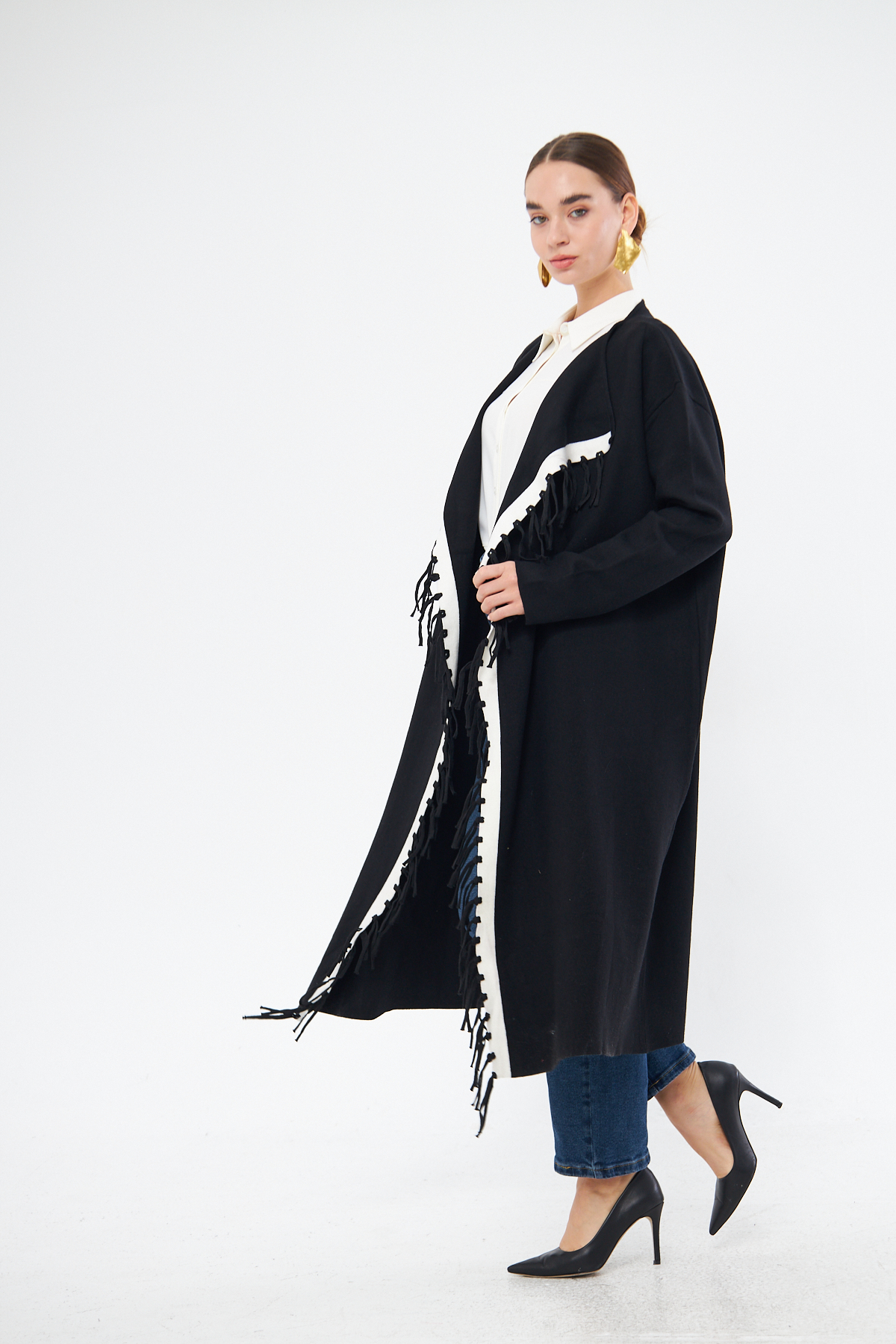 Mizalle Beyaz Örgü Detaylı Siyah Uzun Oversize Hırka