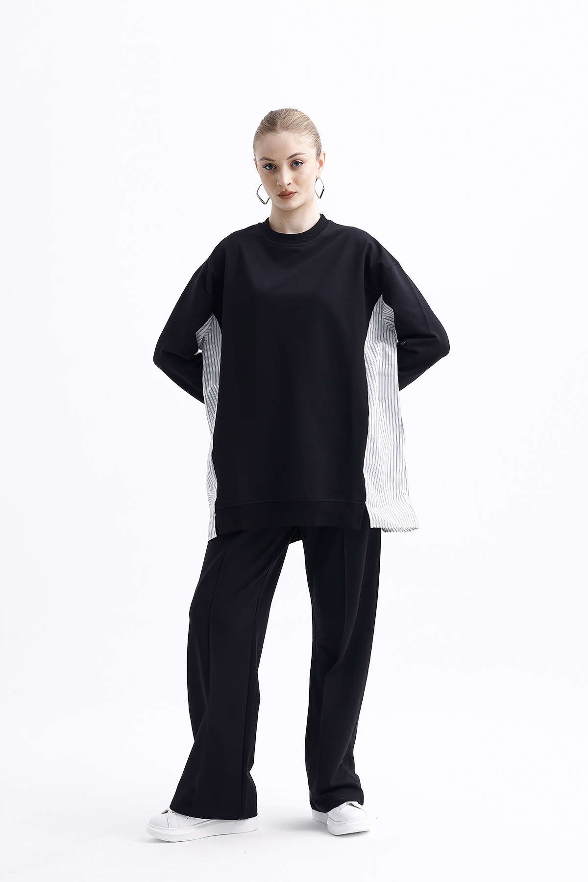 Mizalle Çizgili Parça Detaylı Oversize Siyah Sweatshirt