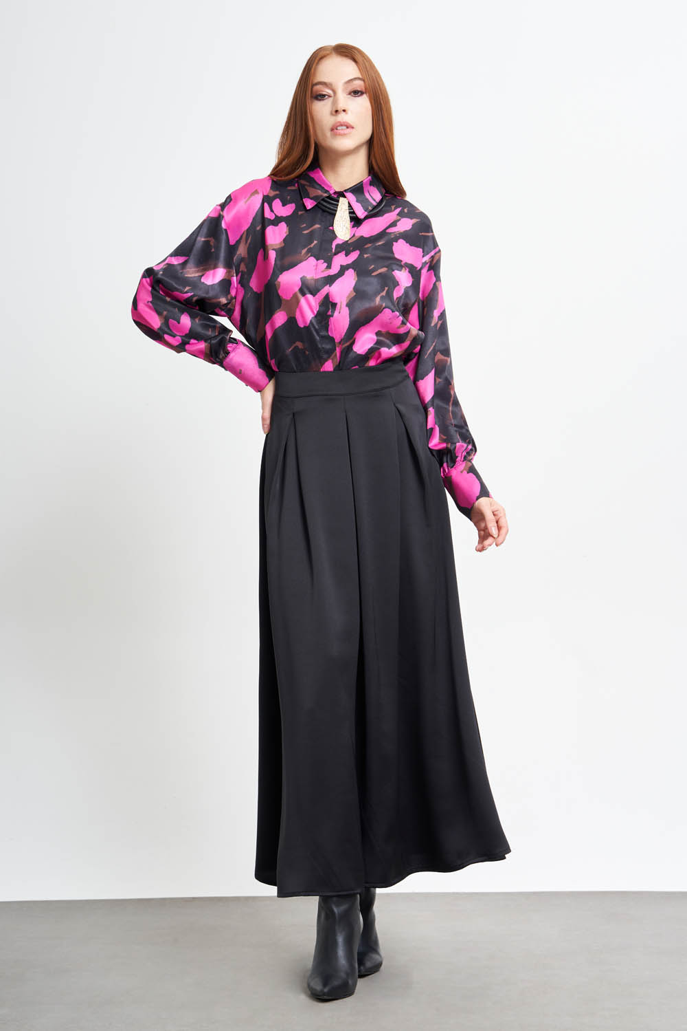 Mizalle Siyah Mor Damla Desenli Saten Tunik