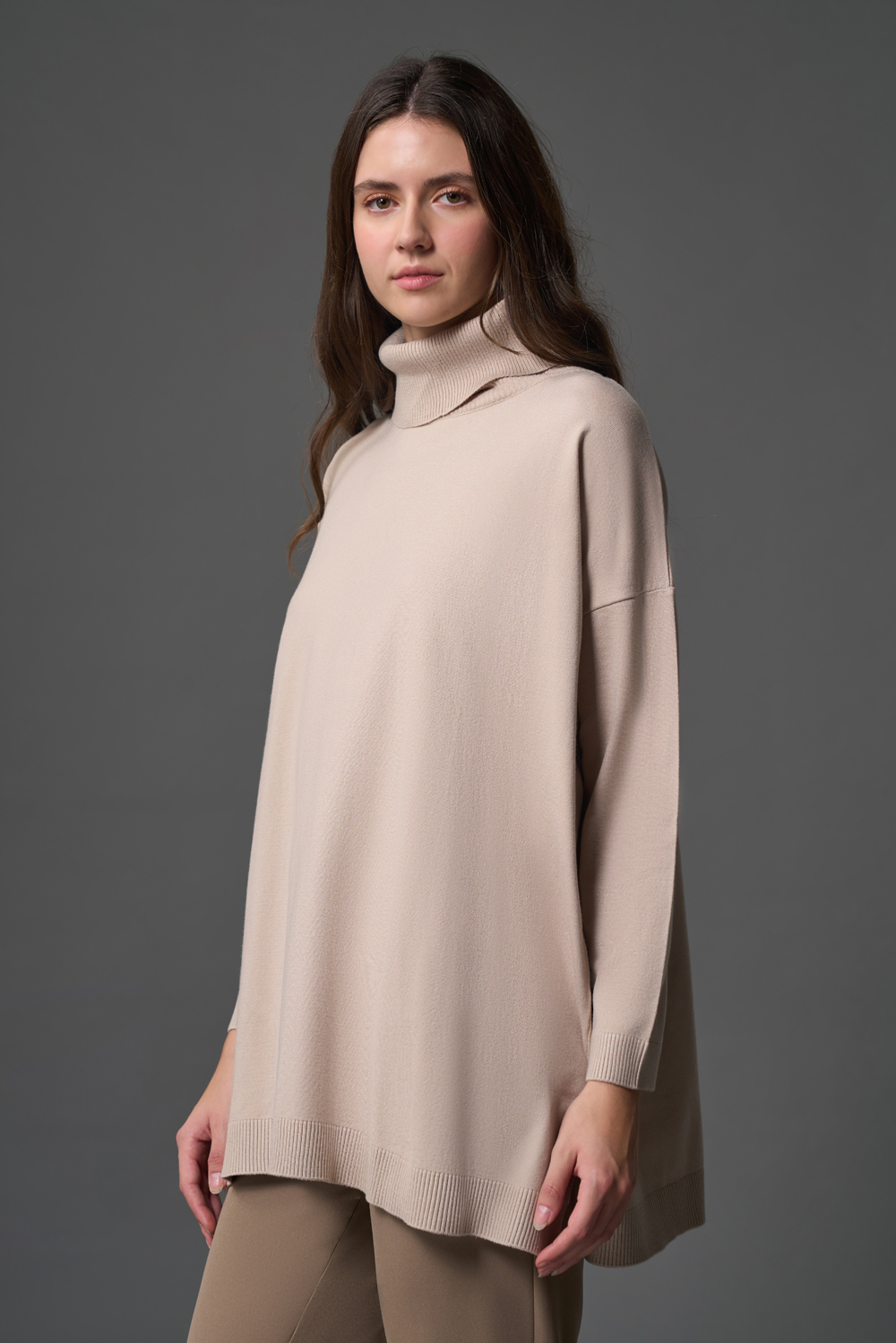 Mizalle Balıkçı Yaka Uzun Oversize Camel Triko Kazak
