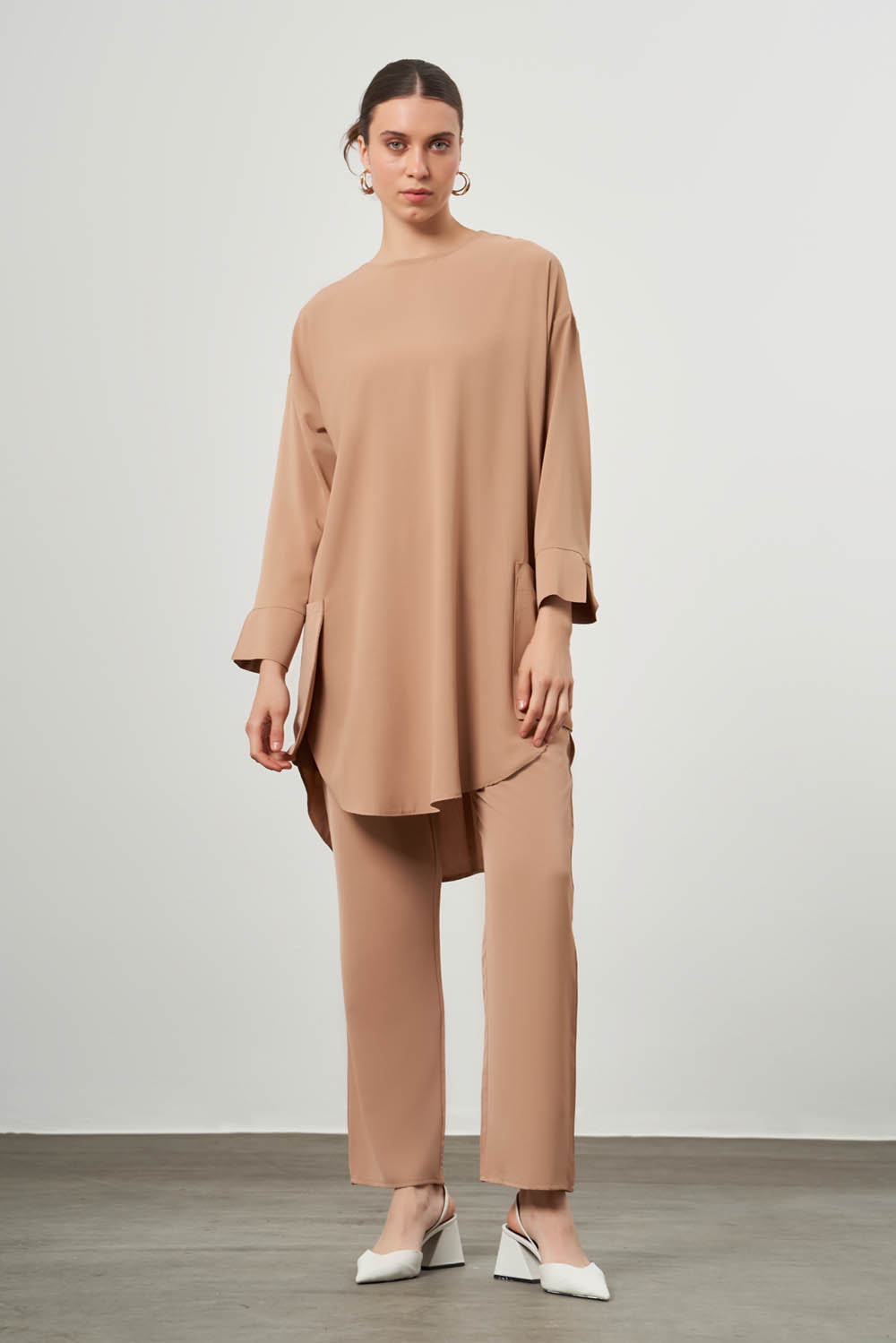 Mizalle Yuvarlak Yaka Cepli Rahat Kalıp Camel Tunik