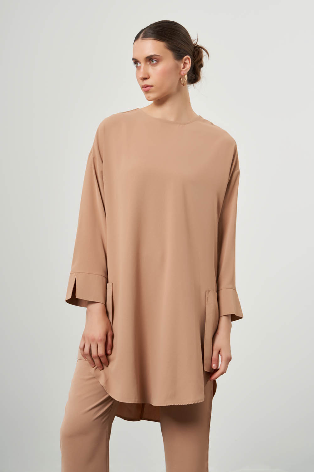 Mizalle Yuvarlak Yaka Cepli Rahat Kalıp Camel Tunik