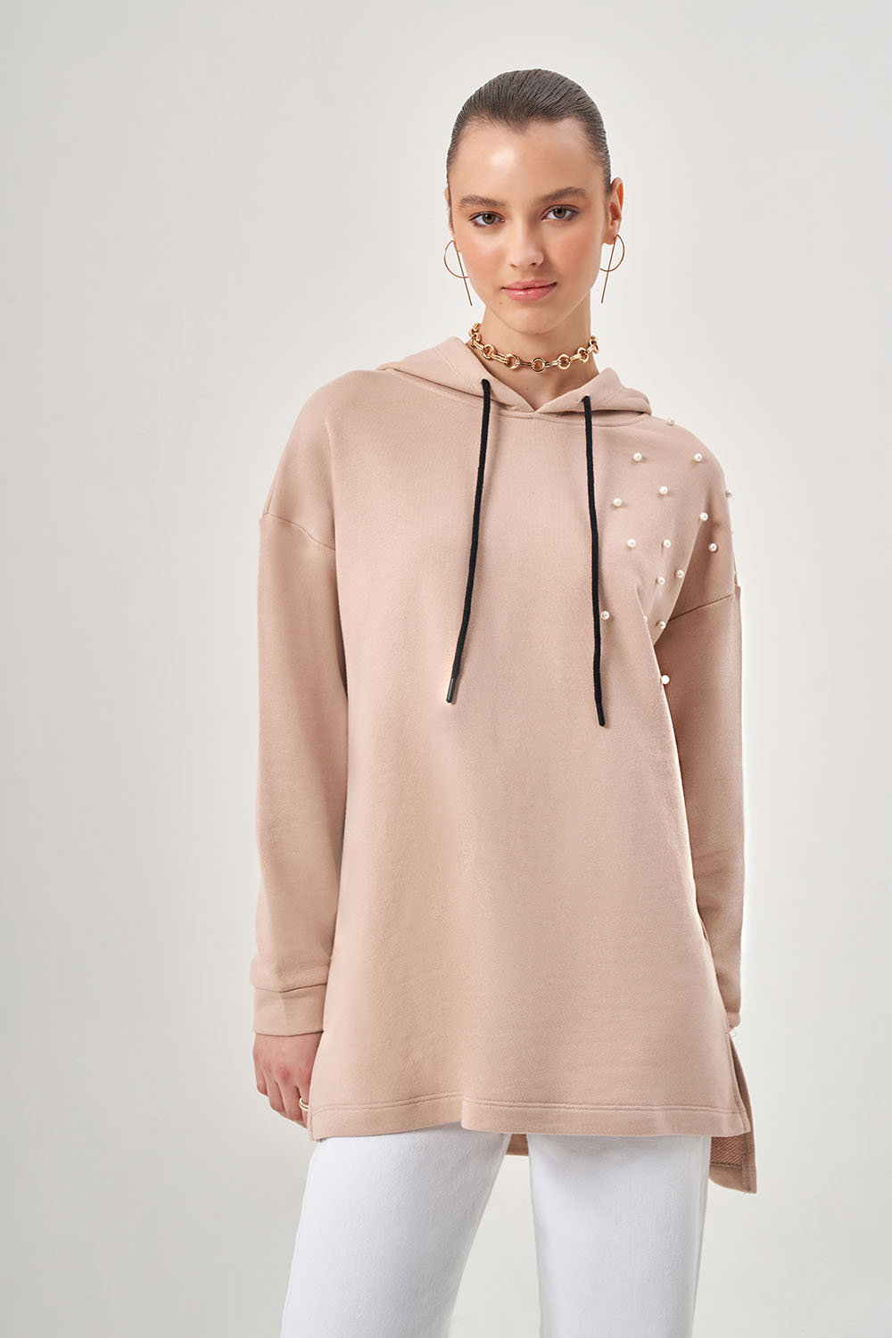 Mizalle İnci Detaylı Bej Rengi Kapüşonlu Sweatshirt