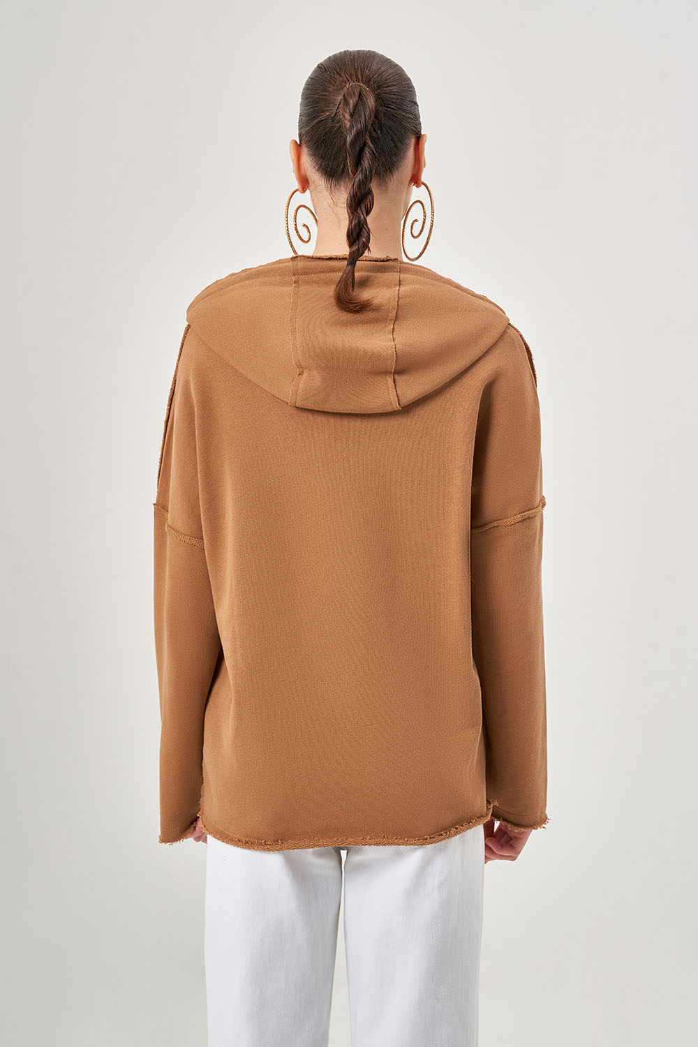 Mizalle Kapüşonlu Kesik Detaylı Camel Sweatshirt