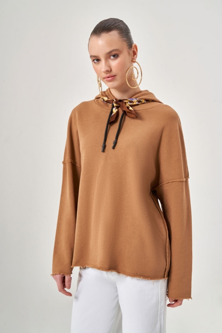 Mizalle Kapüşonlu Kesik Detaylı Camel Sweatshirt