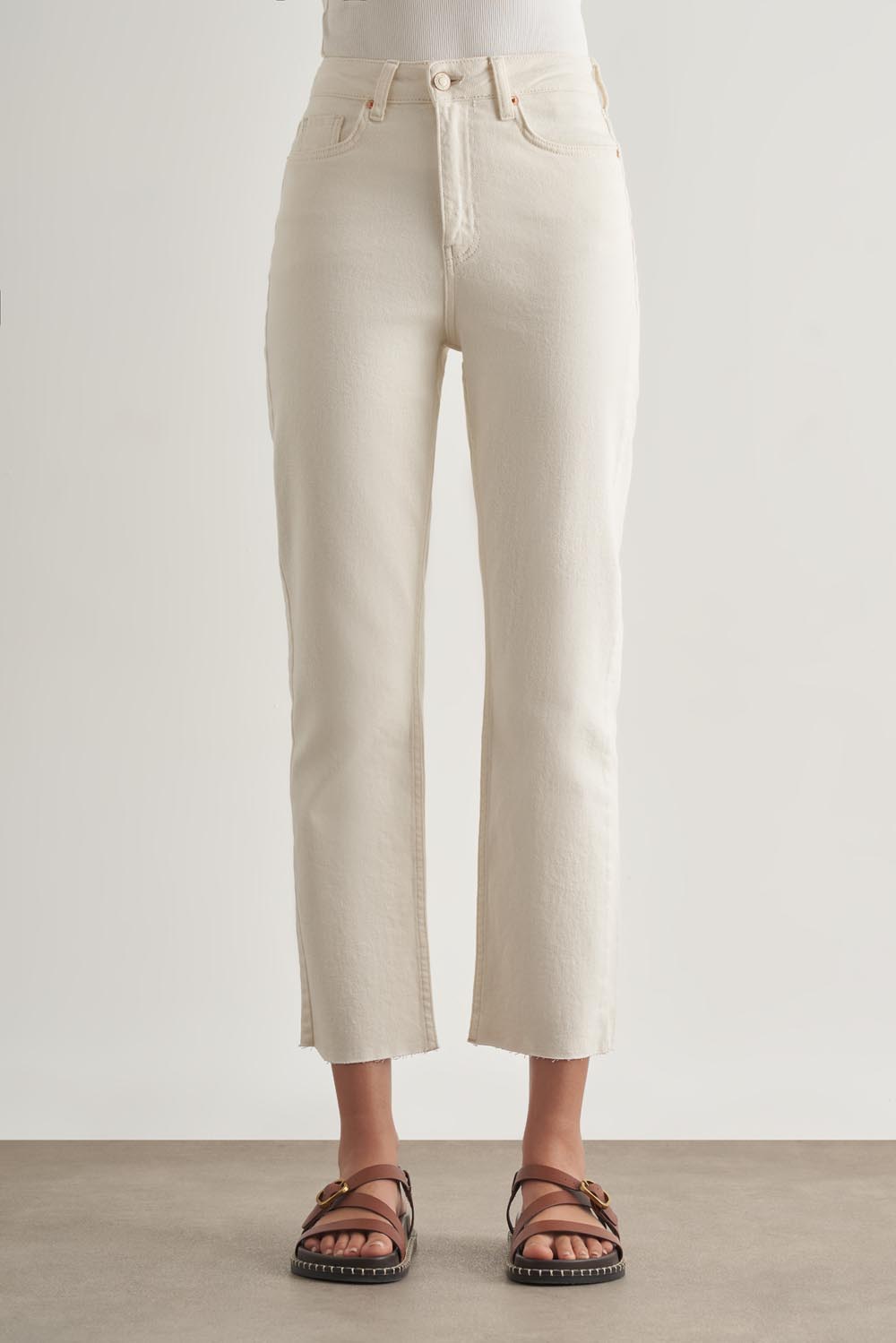 Mizalle Dar Kesim Kesik Paçalı Mom Fit Ekru Denim Pantolon