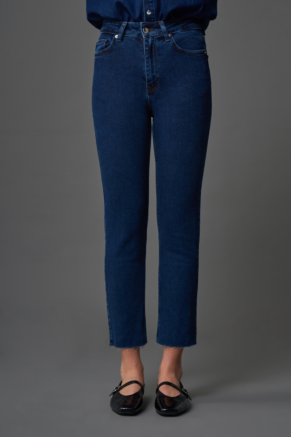 Mizalle Dar Kesim Kesik Paçalı Mom Fit İndigo Mavi Denim Pantolon