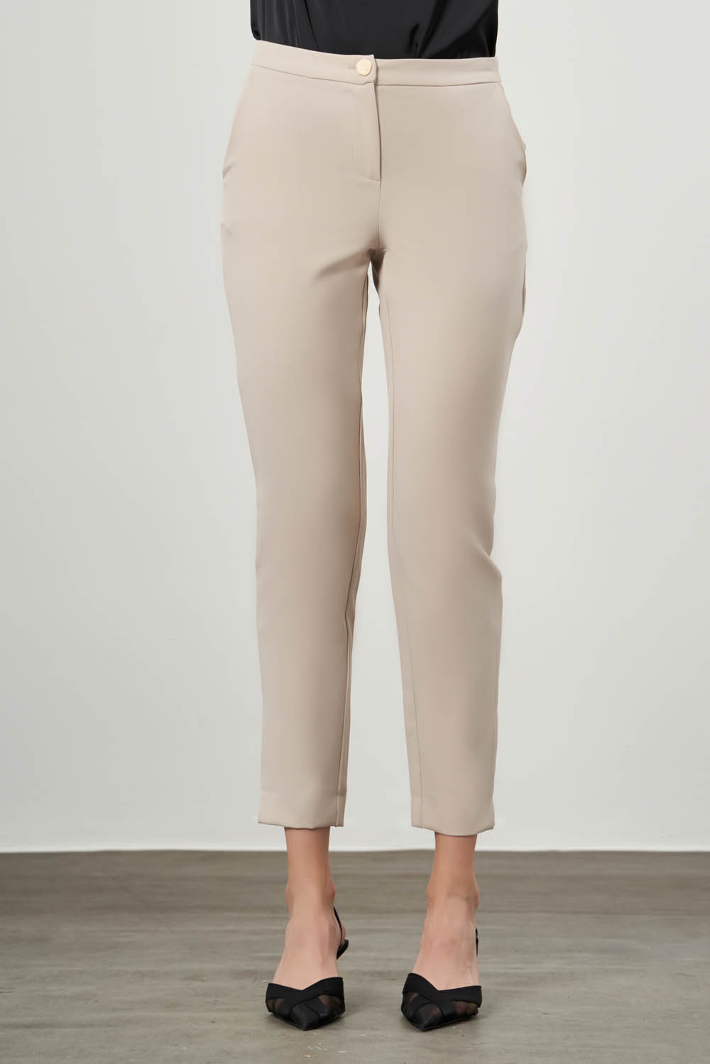 Mizalle Basic Kısa Paça Klasik Bej Rengi Kumaş Pantolon