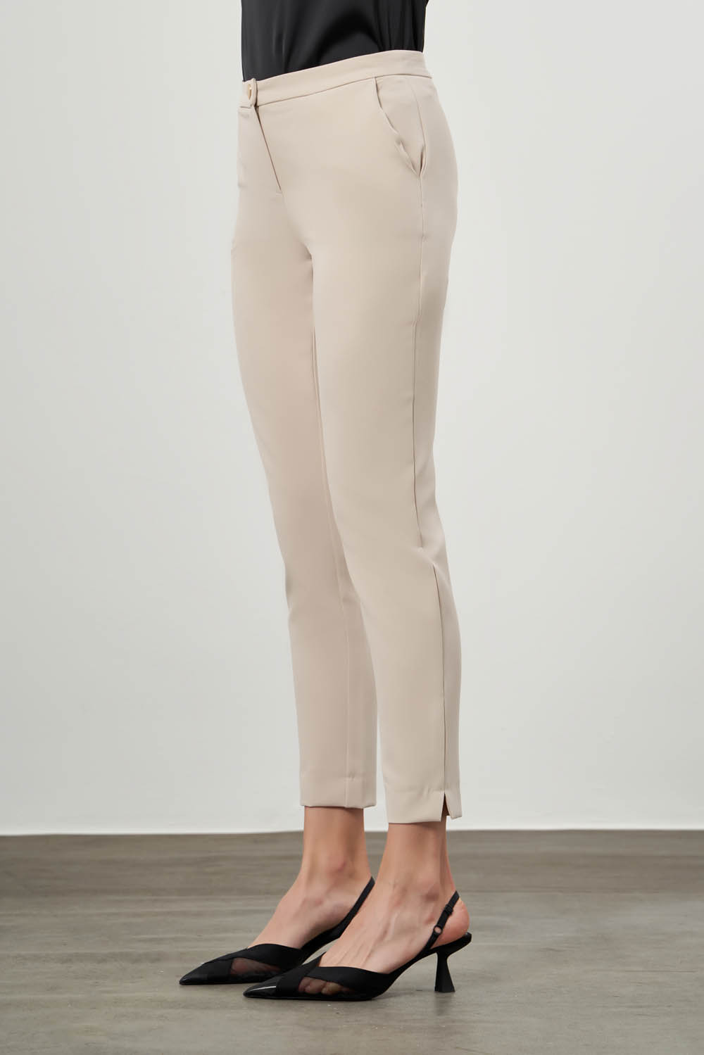 Mizalle Basic Kısa Paça Klasik Bej Rengi Kumaş Pantolon