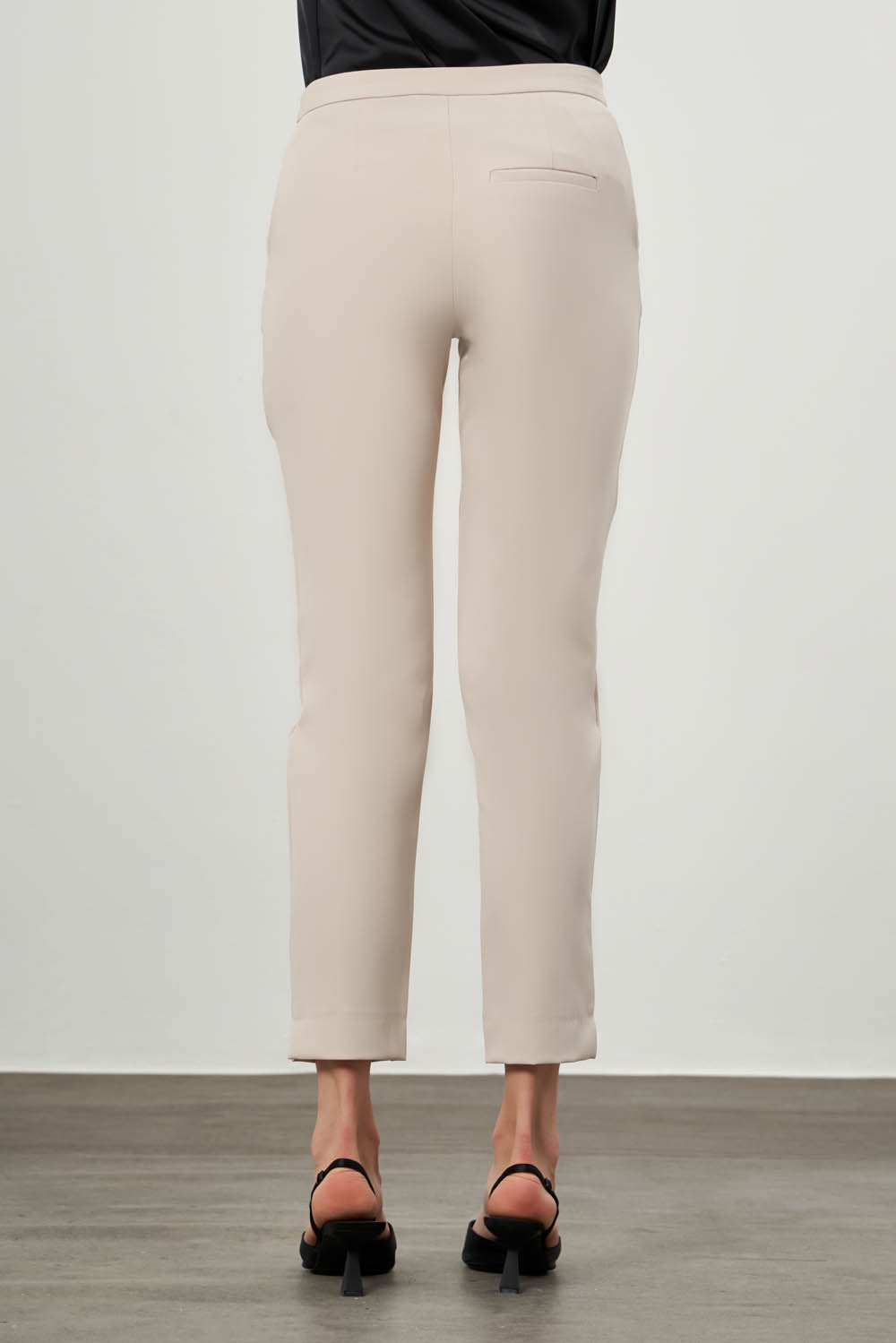 Mizalle Basic Kısa Paça Klasik Bej Rengi Kumaş Pantolon