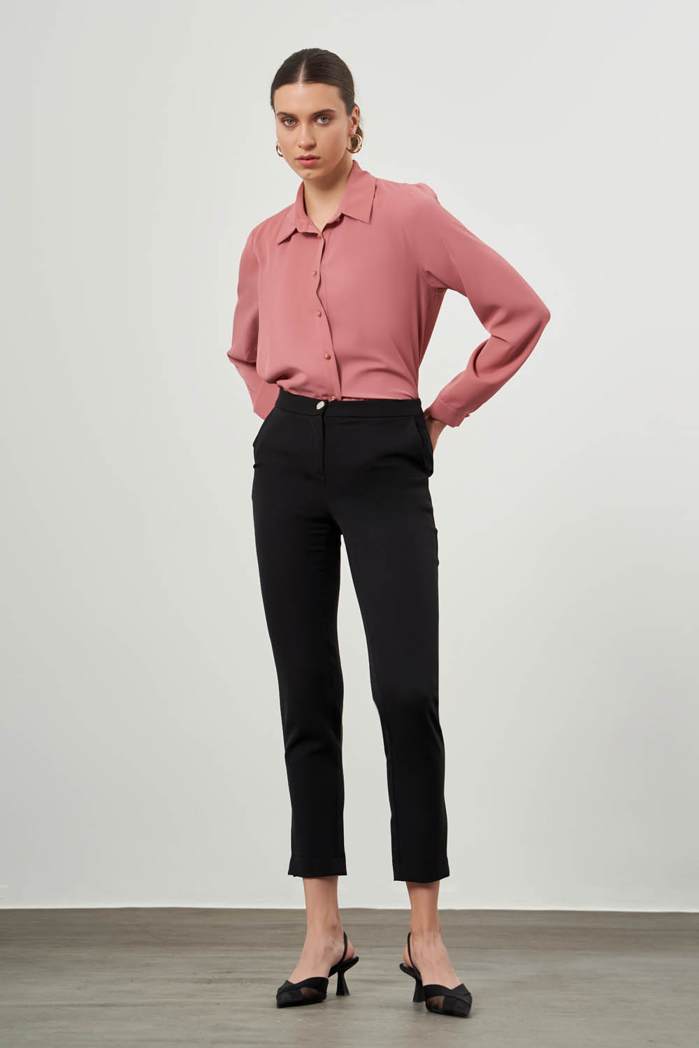 Mizalle Basic Kısa Paça Klasik Siyah Kumaş Pantolon