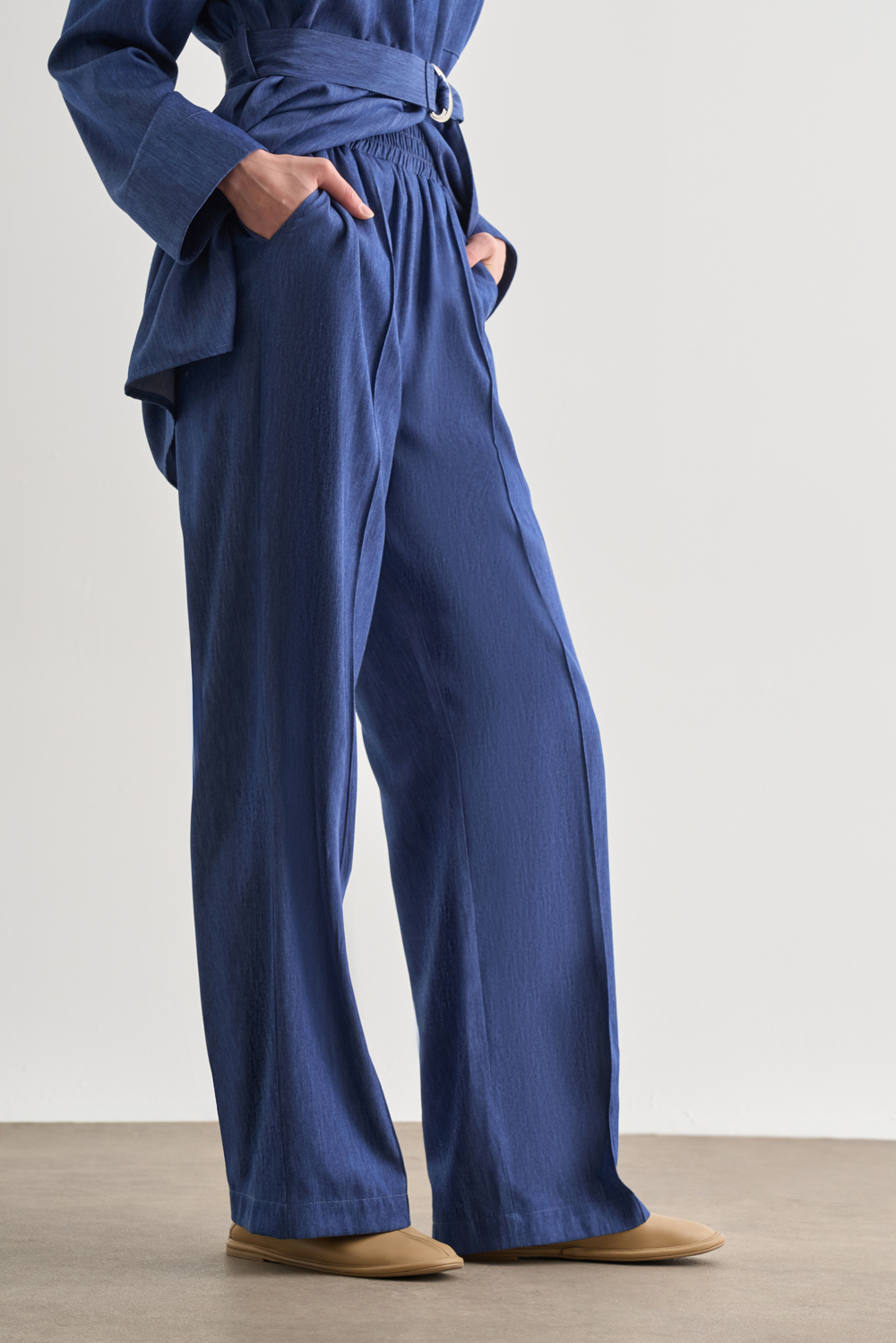 Mizalle Denim Dokulu Beli Lastikli Geniş Paça Pantolon