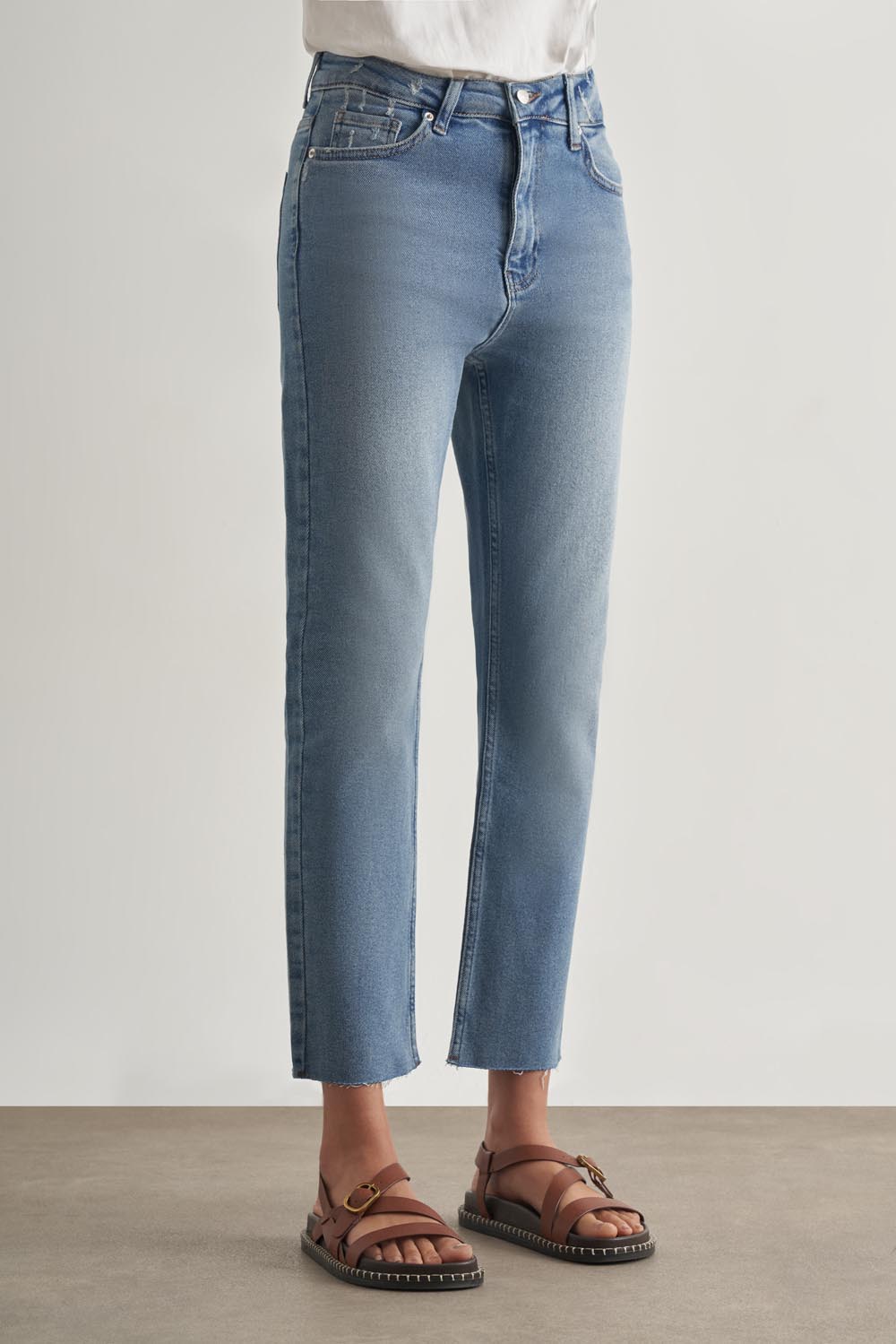 Mizalle Dar Kesim Kesik Paçalı Mom Fit Açık Mavi Denim Pantolon