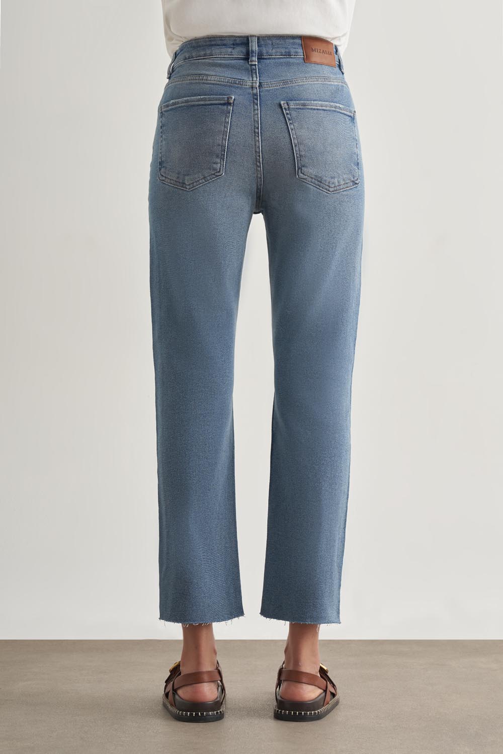 Mizalle Dar Kesim Kesik Paçalı Mom Fit Açık Mavi Denim Pantolon