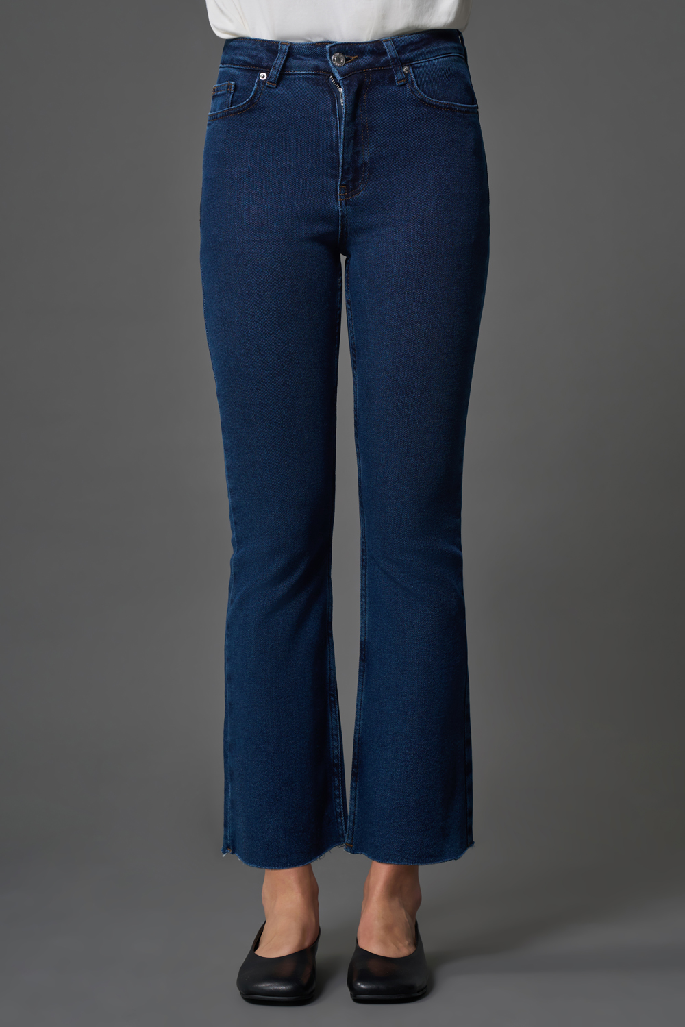 Mizalle Dar Kesim Straight Fit İndigo Mavi Denim Pantolon