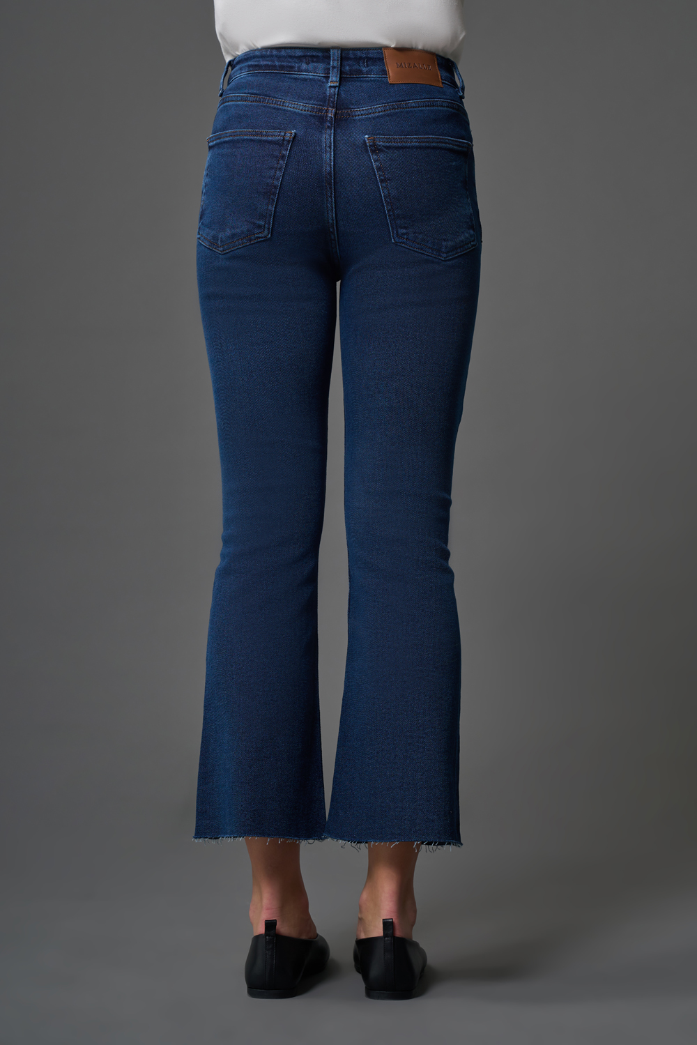 Mizalle Dar Kesim Straight Fit İndigo Mavi Denim Pantolon