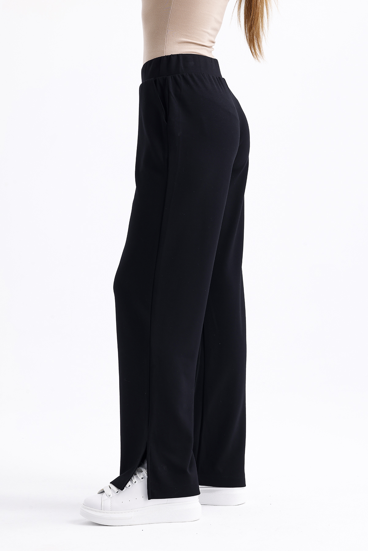 Mizalle Paçası Yırtmaçlı Pamuklu Siyah Jogger Pantolon