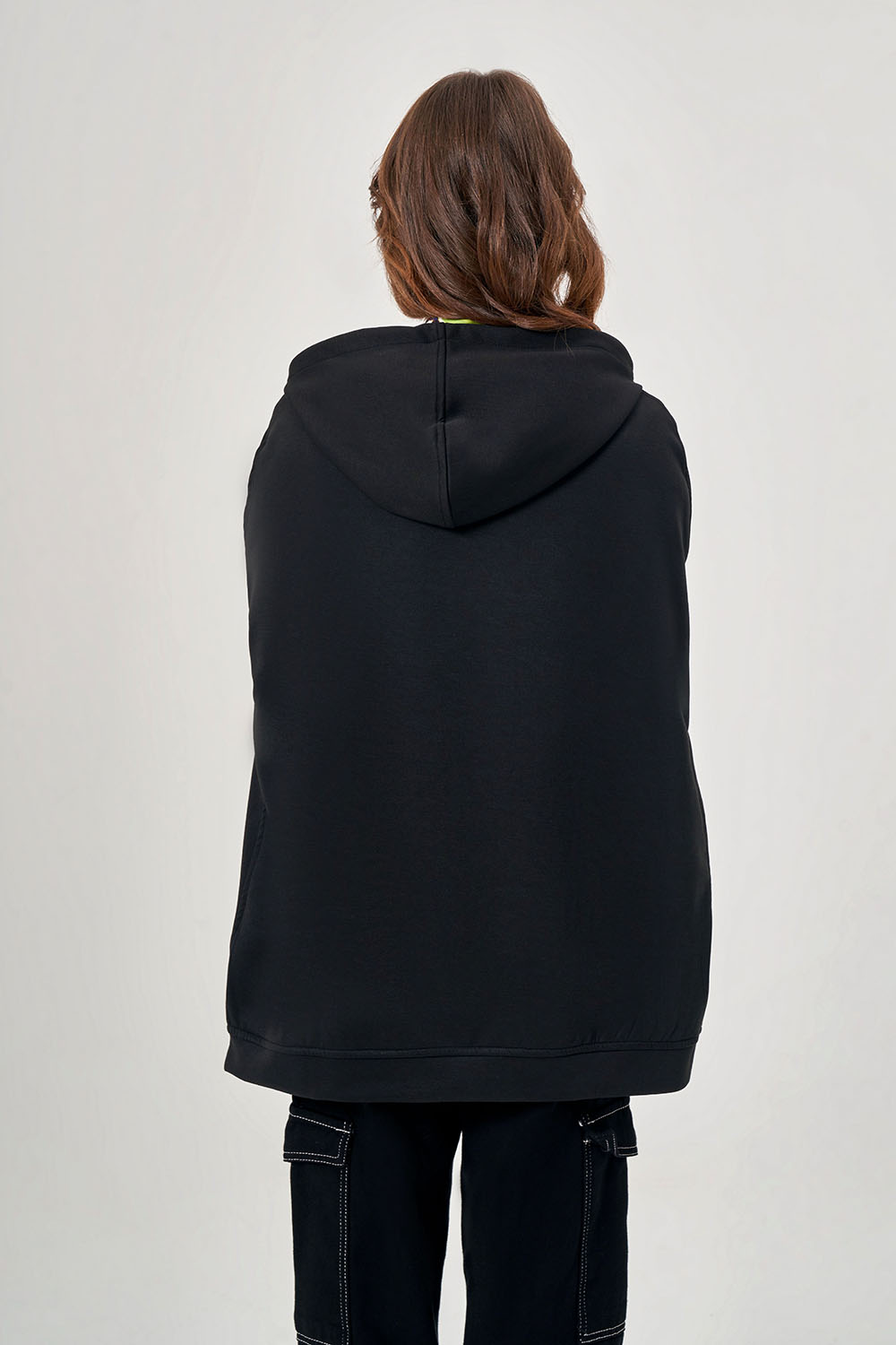 Mizalle Kapüşonlu Siyah Pelerin Sweatshirt