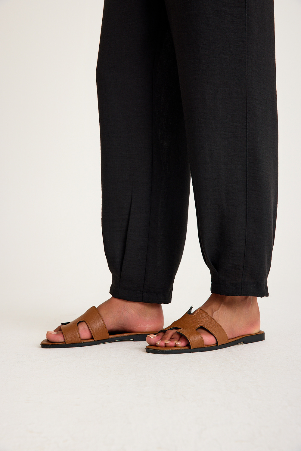 Mizalle Keten Görünümlü Rahat Kesim Siyah Jogger Pantolon