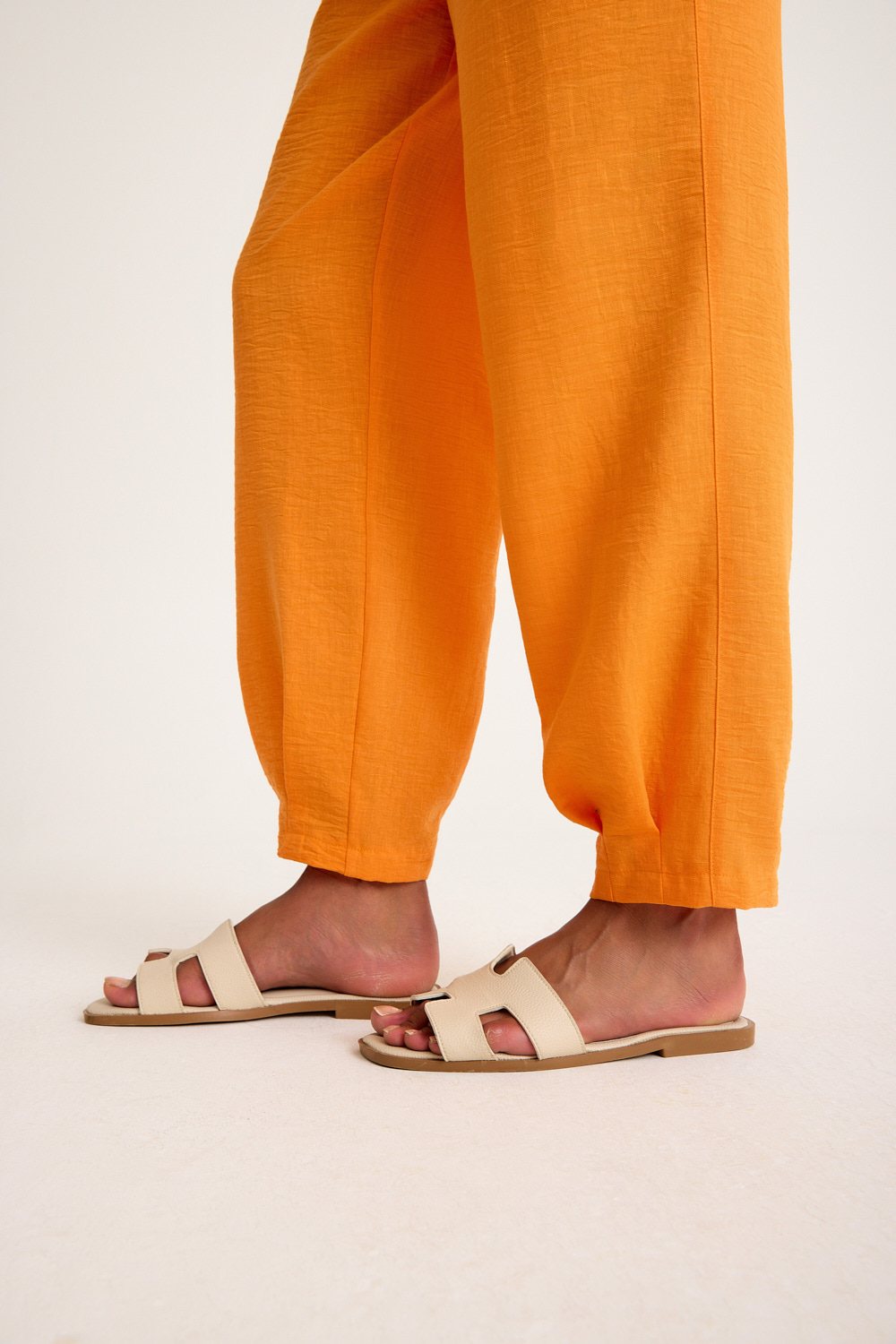 Mizalle Keten Görünümlü Rahat Kesim Turuncu Jogger Pantolon