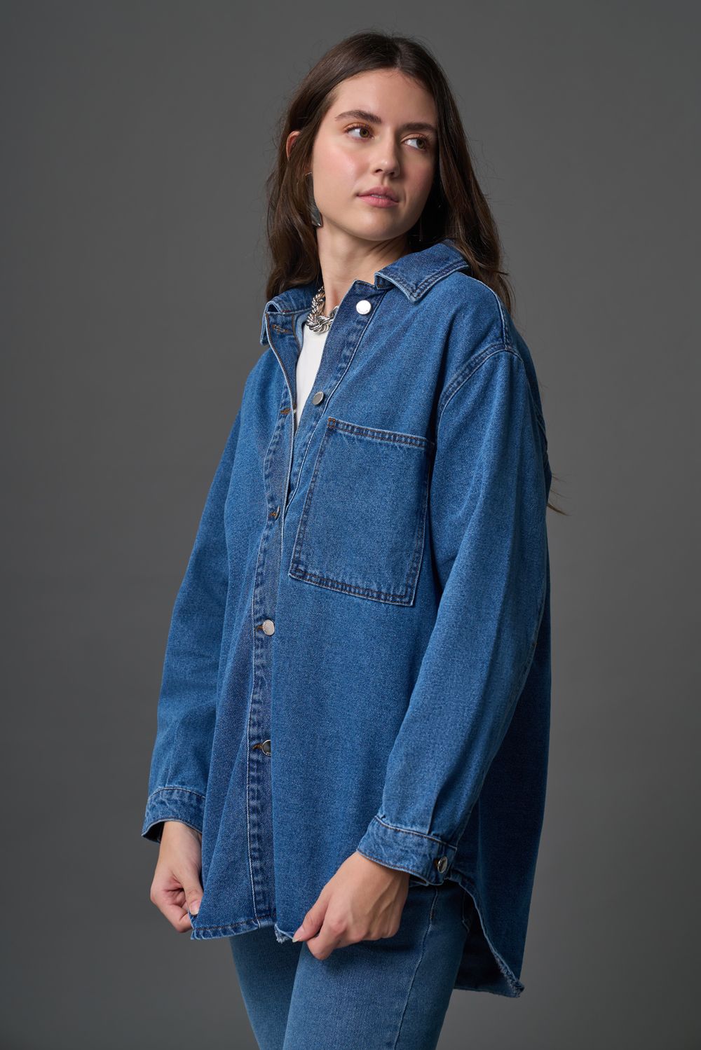 Mizalle Tek Cepli Rahat Kesimli Uzun Mavi Denim Gömlek
