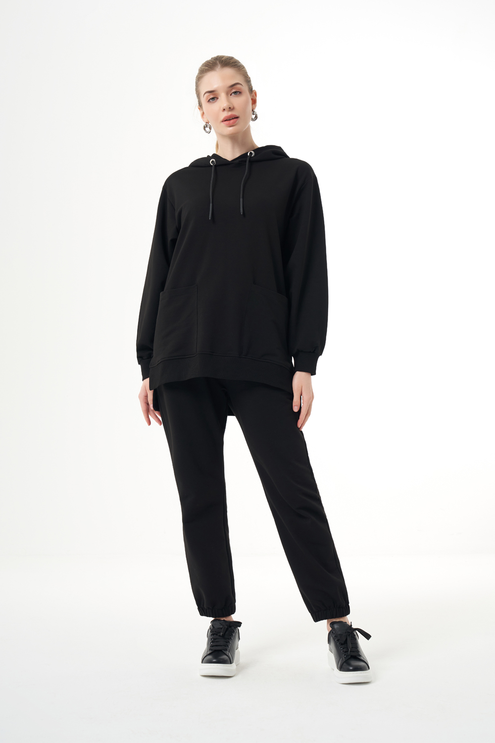 Mizalle Kapüşonlu Torba Cepli Siyah Sweatshirt