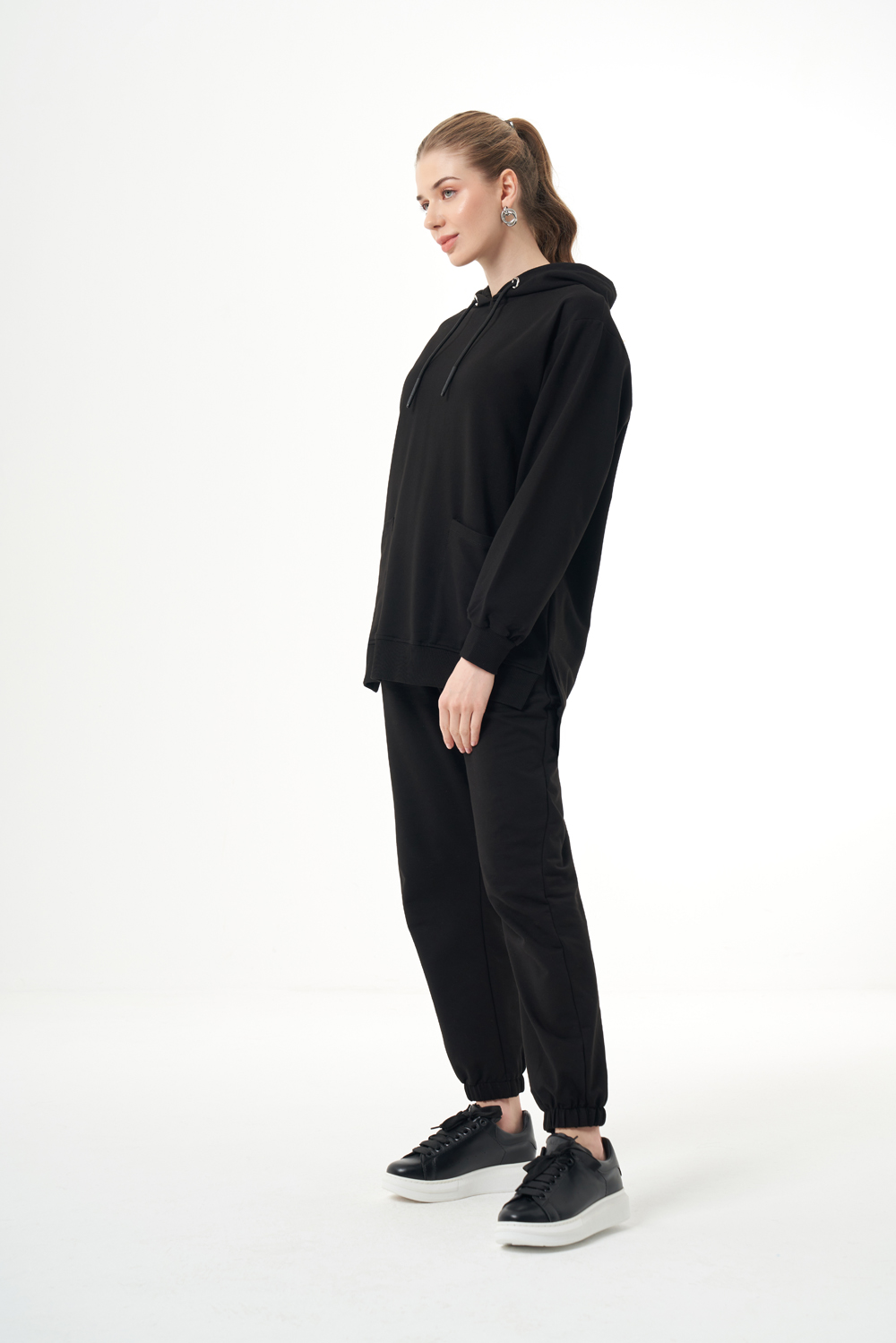Mizalle Kapüşonlu Torba Cepli Siyah Sweatshirt