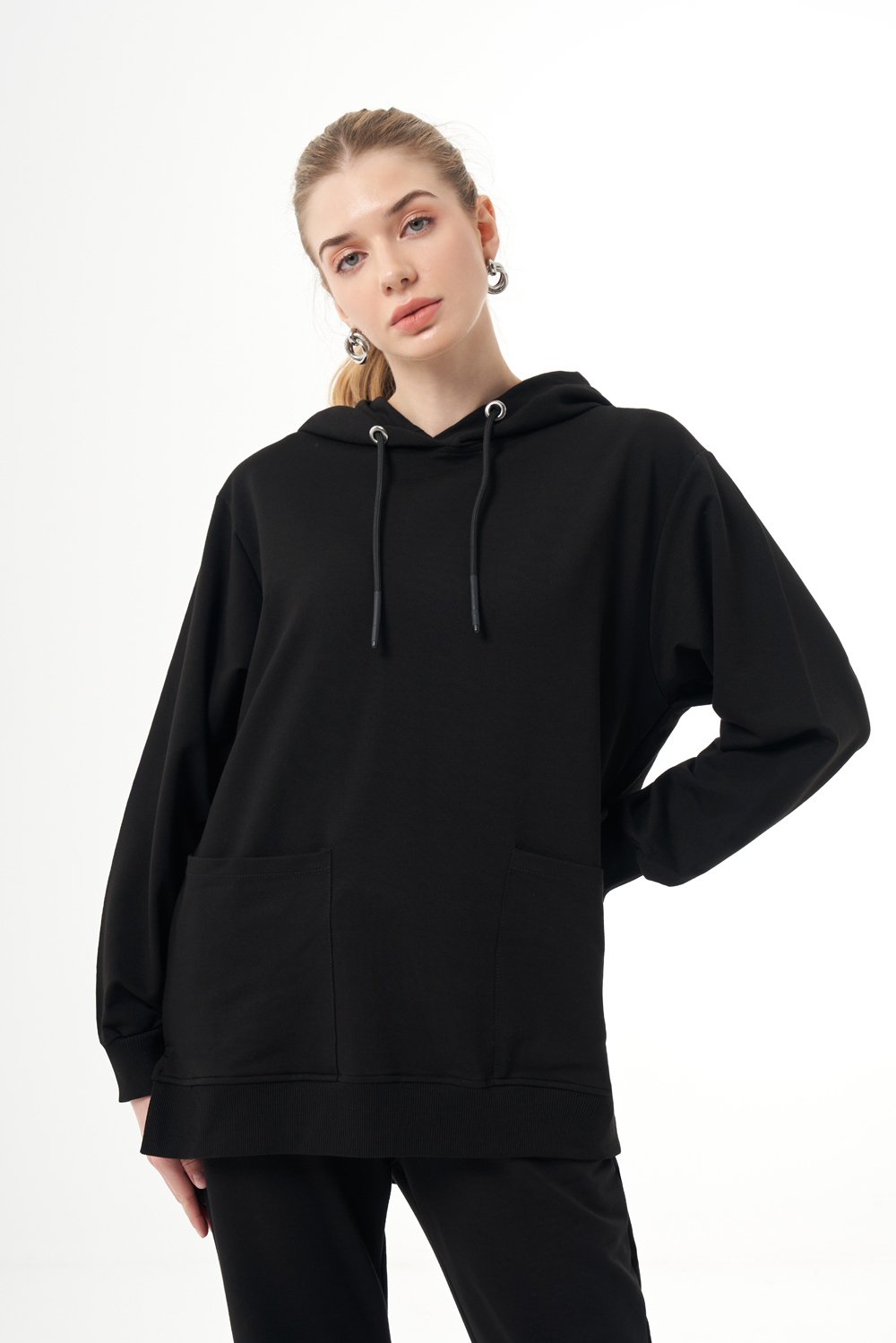 Mizalle Kapüşonlu Torba Cepli Siyah Sweatshirt