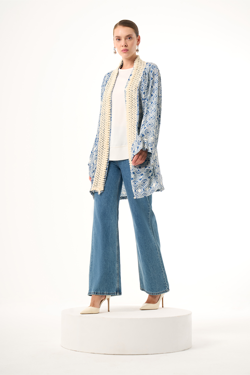 Mizalle Dantel Yaka Mavi Geometrik Desenli Kimono